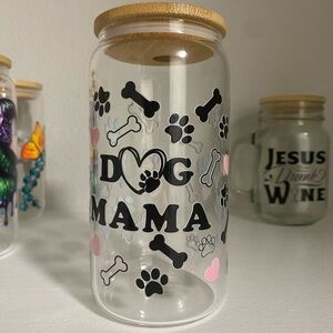 Dog Mom Tumbler 

NEW comes w straw and sticker inside
